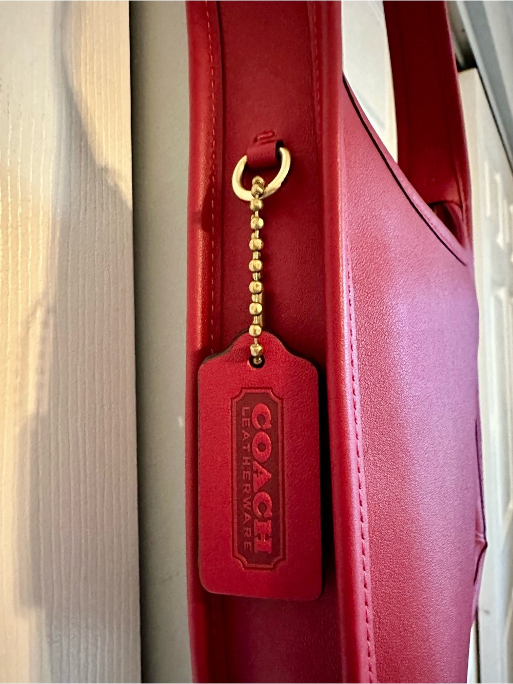 Coach Curve Zip Shoulder Bag Leather CAF11 Brass/Ruby Red.NEW without tags - Picture 4 of 5